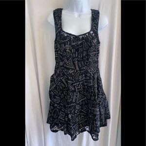 Hot Topic Science Fit Size M